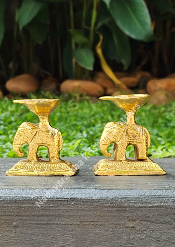 Yanai Vilakku/Elephant Lamp (Type II)