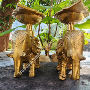 Yanai Vilakku / Elephant Lamp