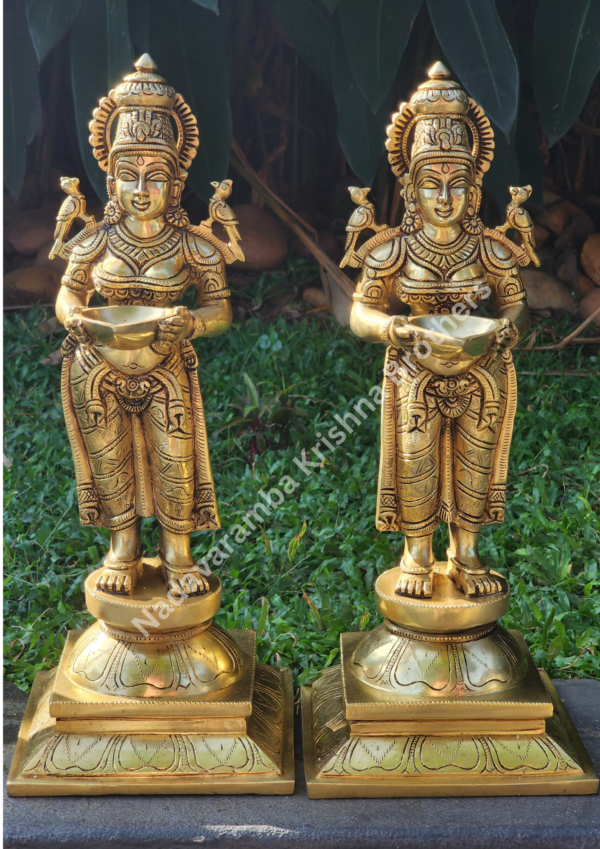 Pavaai Vilakku 17inch