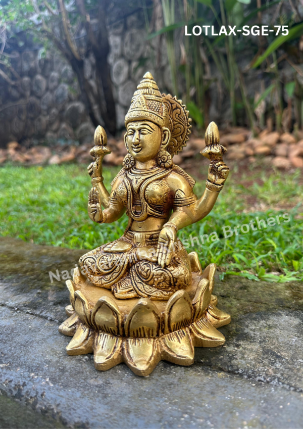 Goddess Lakshmi 7.5 inch (LOTLAX-SGE-75) - Image 4